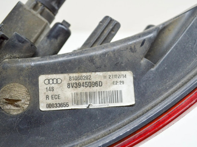 Задний фонарь правый 81060202, 8V3945096D    Audi A3 S3 8V   2013-2019 года