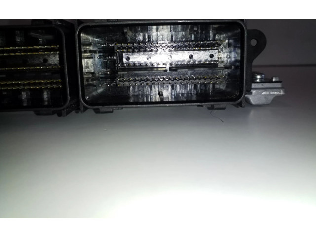 Блок управления двигателя 32253221   Volvo XC60