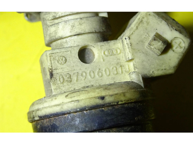 Топливная рампа 037906031J, 0280150955   Volkswagen PASSAT B4  