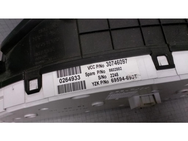 Панель приборов 30746097, 8602882   Volvo V70       