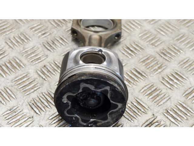 Píst 8508023, 7812585   BMW 5 F10 F11  pro naftový motor 3.0 N57 D30 B 