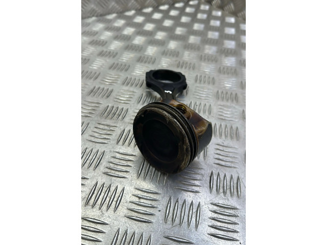 Píst    Mercedes-Benz C W205    M274920 