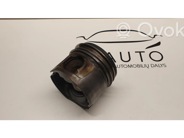 Píst 0840BB   BMW 1 E81 E87  pro naftový motor 1.8  