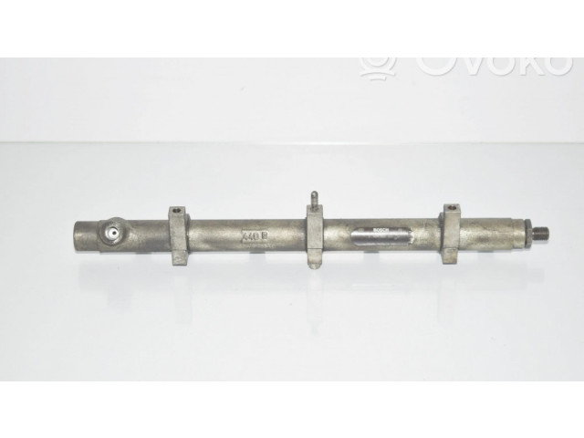 Vstřikovací lišta F00R000224   BMW 7 E38  pro naftový motor 3.9 E38 740d M67 D39 (398D1) 3,9 L 1 