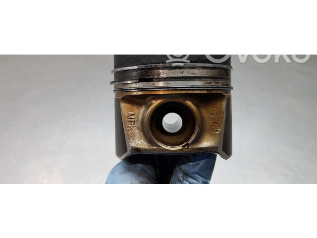Píst 04L107065AM001, 03L105401A   Skoda Octavia Mk3 (5E)    DDY 