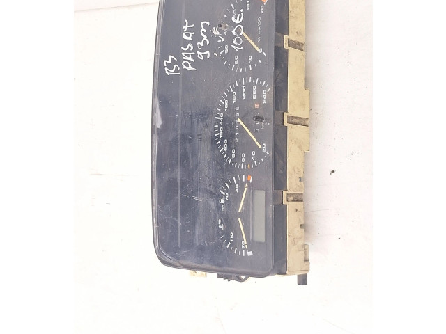 Přístrojová deska  Volkswagen PASSAT B3 1990 81117621  