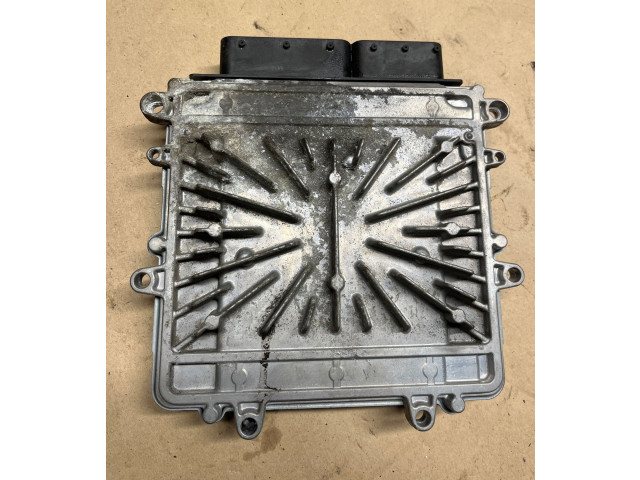 Řídící jednotka 31336983, 0281018414   Volvo V40 2012