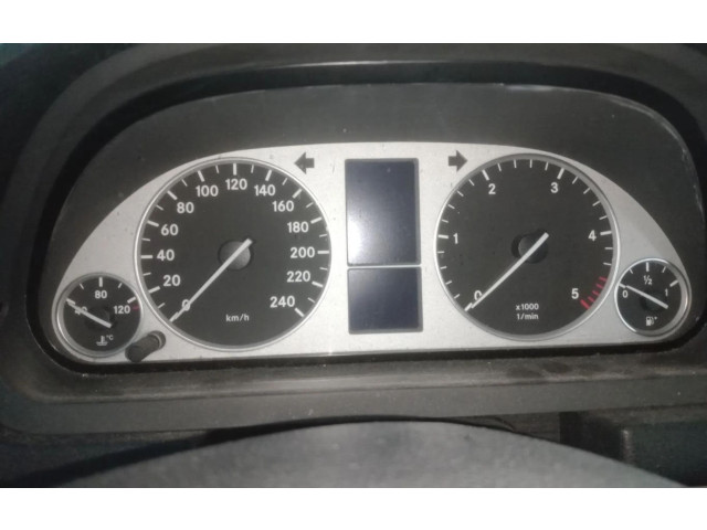 Přístrojová deska  Mercedes-Benz B W245 2009   