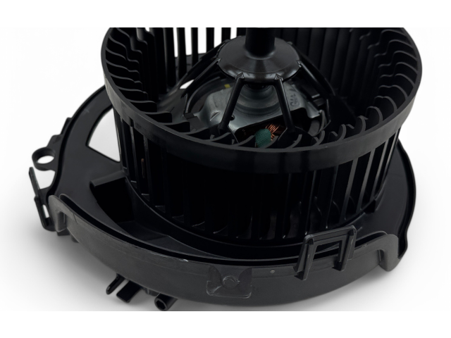 Вентилятор печки    5WC819015A, T72368C   Audi Q2 -