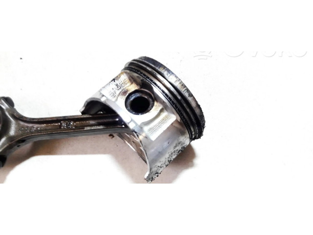 Píst poe24, p45   Honda Accord  pro benzínový motor 1.8  