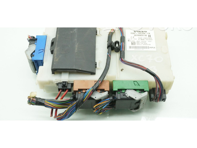   Pojistková skříňka 30765624, 30765624   Volvo XC70 2008