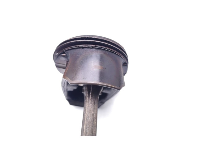 Píst A16XER   Opel Astra J    A16XER 