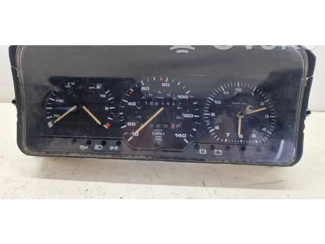 Přístrojová deska  Volkswagen PASSAT B3 1993 81117621  