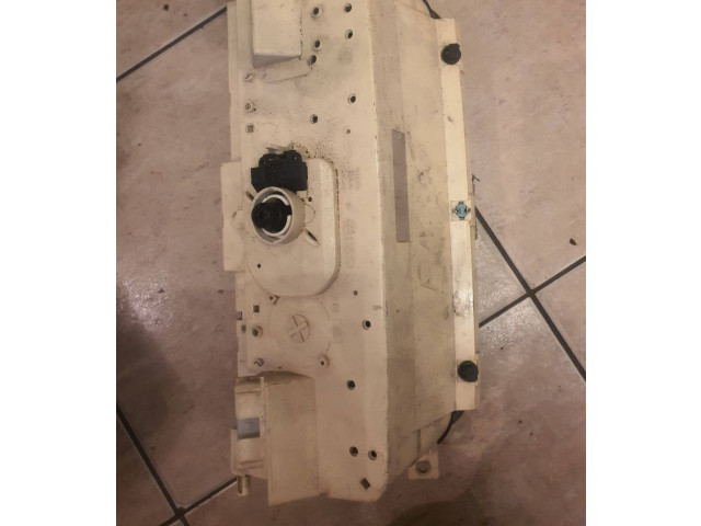 Přístrojová deska  Volkswagen PASSAT B3 1990 81117621, 8201500  