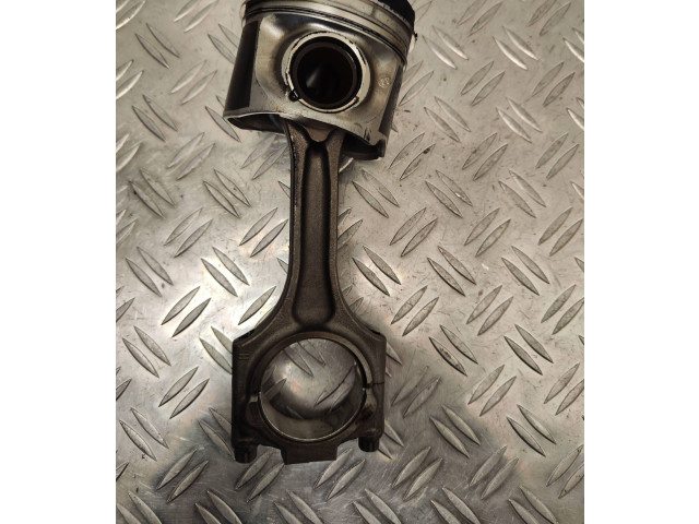 Píst 81l123   Volvo V60    D5244t15 
