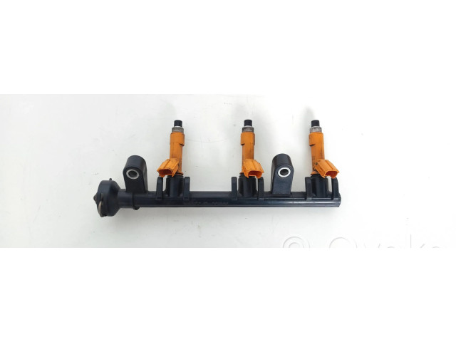Vstřikovač PA66GF35   Subaru Justy  pro benzínový motor 1.0  