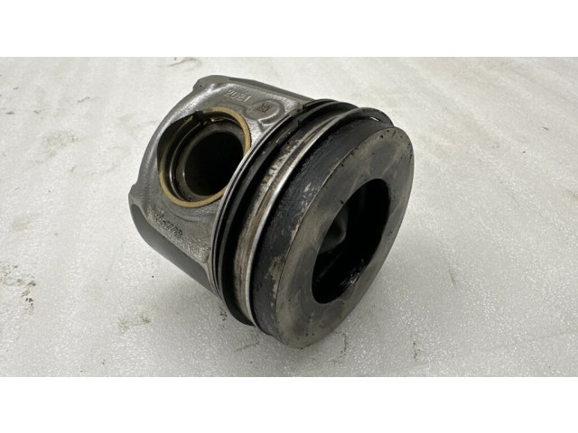 Píst    BMW 3 G20 G21  pro naftový motor 2.0  