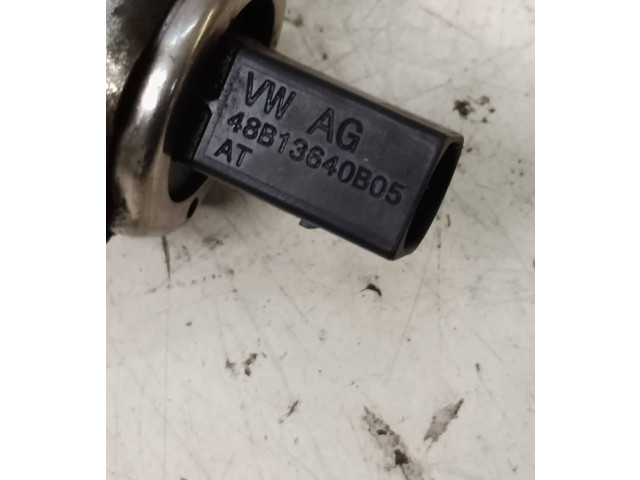 Vstřikovací lišta 03L906054A   Volkswagen PASSAT B7    CAY 