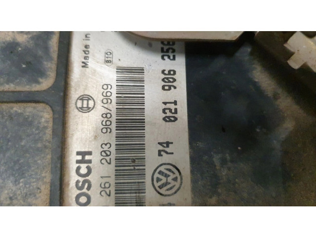 Řídící jednotka 0261203969, 021906256   Volkswagen Golf III 1996