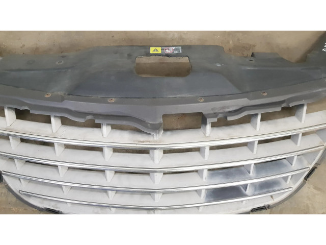 Передняя решётка Chrysler Pacifica  04857713AA, 04857631AA      