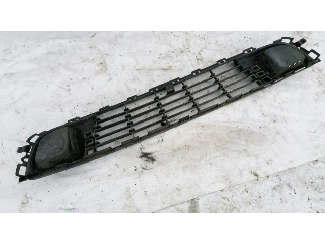 Передняя решётка Citroen C5 2008-2016 года 9681052677, 2001586      