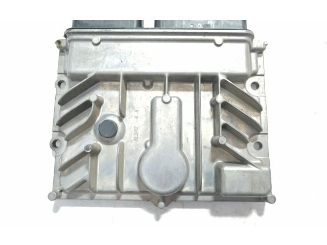 Pojistková skříňka Блок управления двигателем ECU 55588354   Opel Astra J 2013