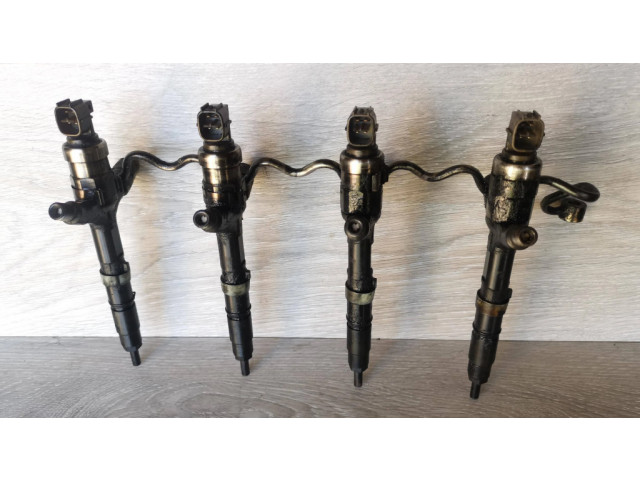 Vstřikovač 23670-27030   Toyota Avensis Verso  pro naftový motor 2.0  