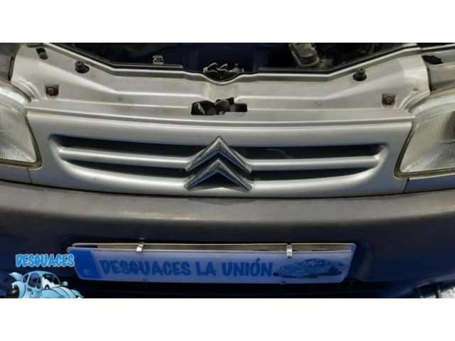 Передняя решётка Citroen Berlingo 1996-2002 года 9635604880      