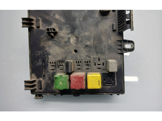 Блок предохранителей 13112913, 519048029   Opel Signum    