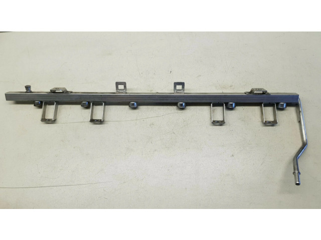 Vstřikovací lišta 143894902   BMW 5 E60 E61  pro benzínový motor 2.2  