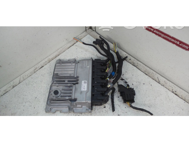 Блок управления двигателя 9897880, 0261S21755   Mini Cooper Countryman F60