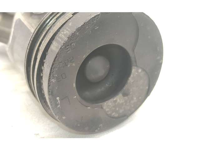  Поршень  7701476499, 7701476250  Renault Trafic II (X83)  