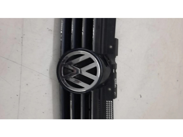 Передняя решётка Volkswagen Bora 1998-2005 года 1J5853655C      