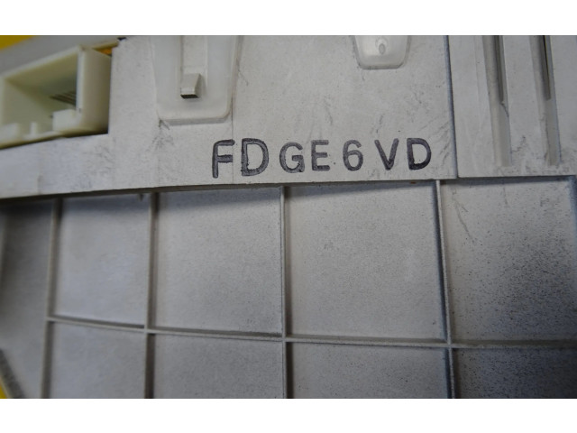 Панель приборов FDGE6VD   Mazda 626       