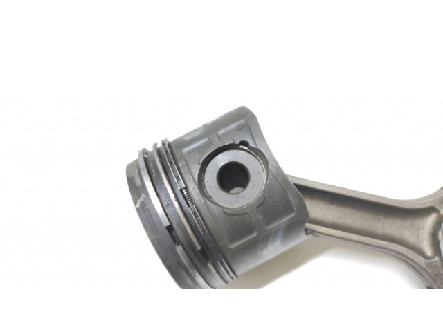 Píst    BMW 5 E39  pro naftový motor 3.0 M57 M57/DP71/430/267T/2M
