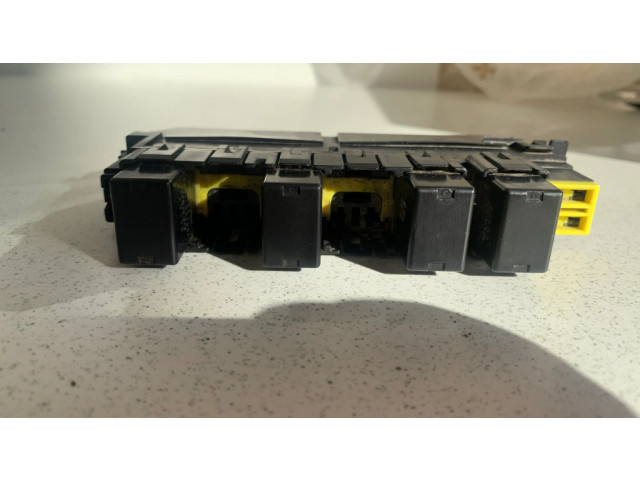   Pojistková skříňka 1567001020   Subaru Outback 2002