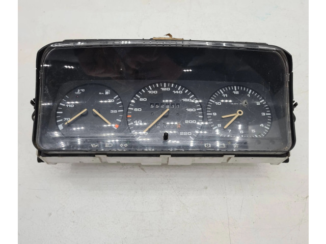 Přístrojová deska  Volkswagen PASSAT B3 1993 81117621  