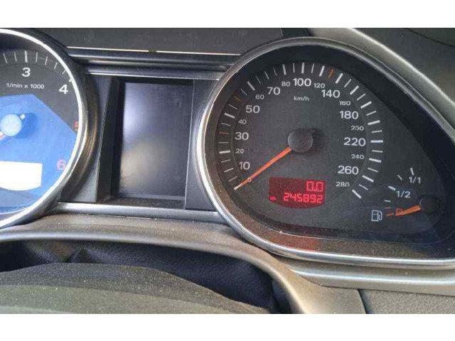Přístrojová deska  Audi Q7 4L 2006 4L0920931D  
