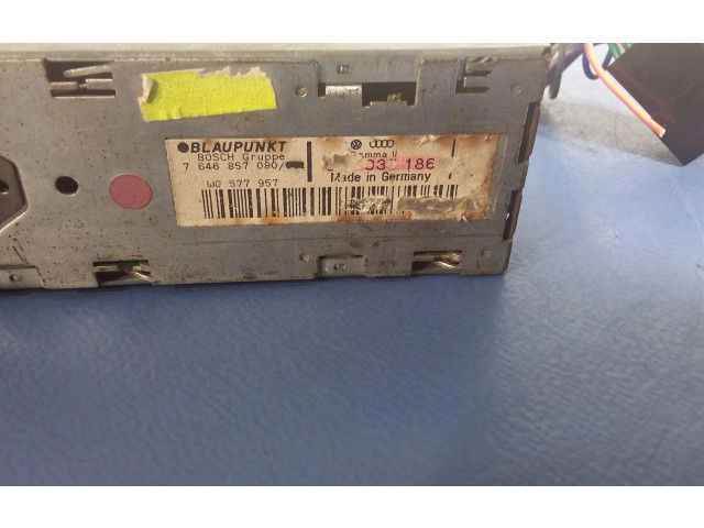 Радио/ проигрыватель CD/DVD / навигация 8631110244, 8631110244   Audi  A4 S4 B5 8D  1994 - 1999 года