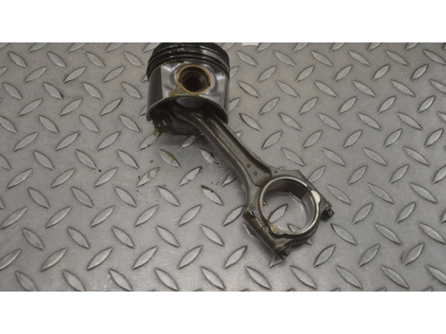 Píst    Volvo V40    D 4204 T14 