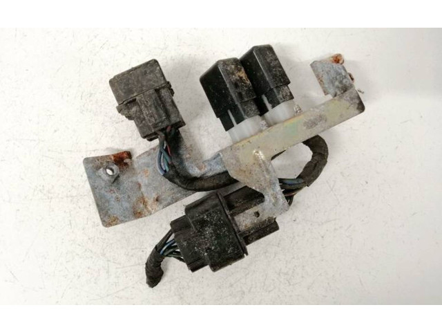 Ящик предохранителей (комплект) Mitsubishi Pajero Sport I  1996 - 2008 года 521F011C      