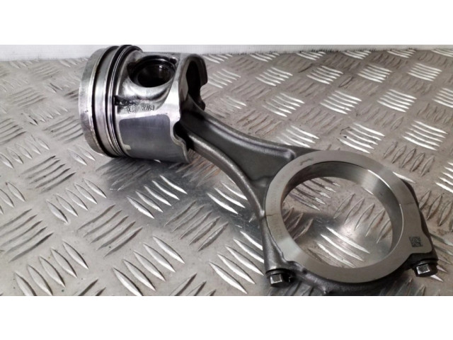 Píst    Infiniti EX  pro naftový motor 3.0  