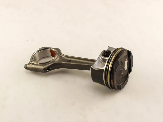 Píst 8696448   BMW 3 G20 G21  pro benzínový motor 3.0  