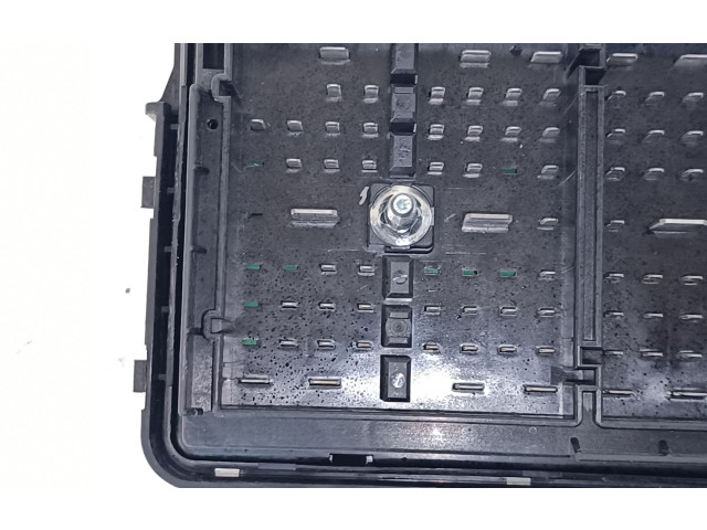 Блок предохранителей  95202895   Opel Antara    