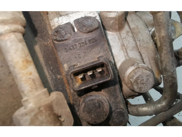 Vstřikovací lišta 0438121011, 026133353   Audi 80 90 B3     