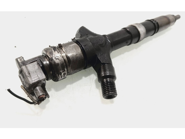 Vstřikovač 236700g010   Toyota Avensis T250     