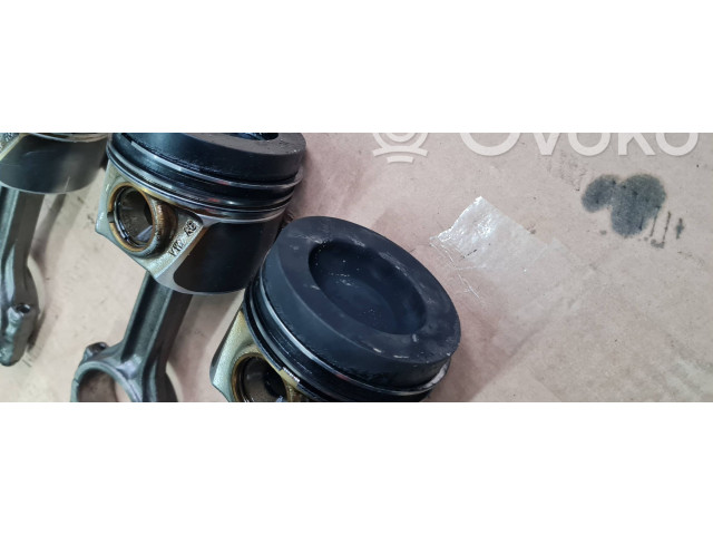 Píst 81L155   Audi A4 S4 B9    DEU DEUA 