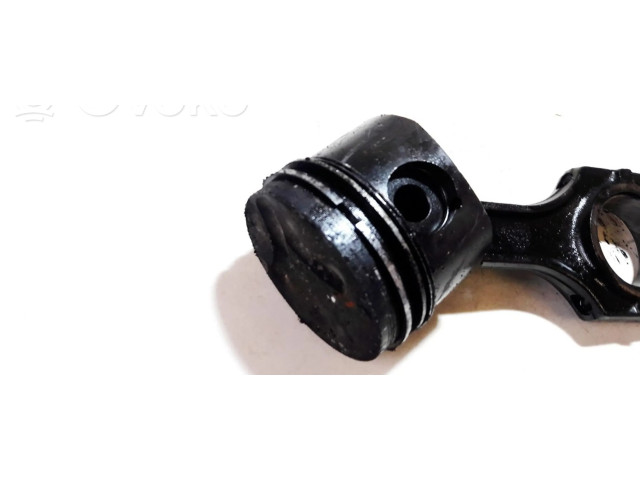 Píst 989n   BMW 5 E34  pro naftový motor 2.5  