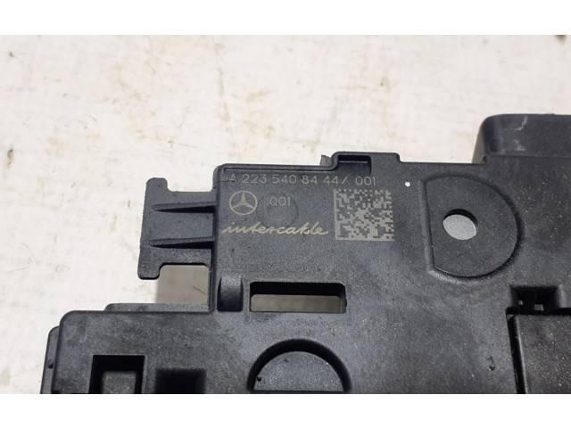   Pojistková skříňka A2235408444   Mercedes-Benz C W206 2021