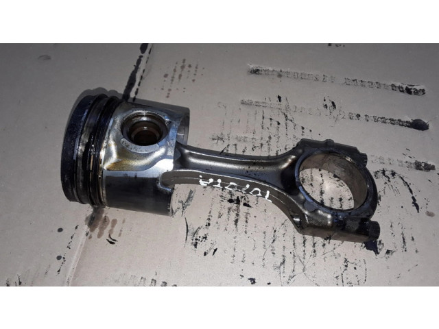 Píst 82L73, M071   Toyota Avensis T220  pro naftový motor 2.0  